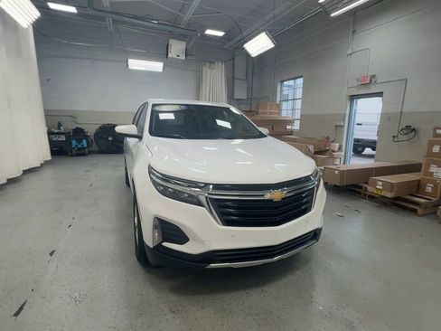 Certified 2024 Chevrolet Equinox LT image 3