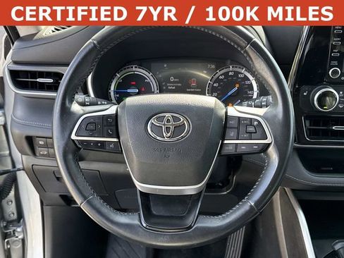 Used 2022 Toyota Highlander XLE AWD/4WD image 19