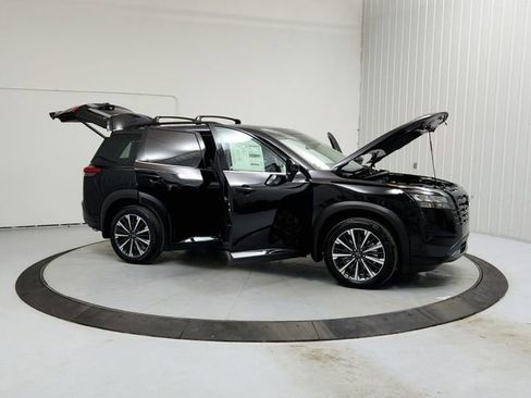 New 2026 Nissan Pathfinder Platinum image 9
