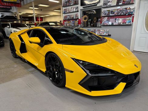 Used 2024 Lamborghini Revuelto AWD/4WD image 3