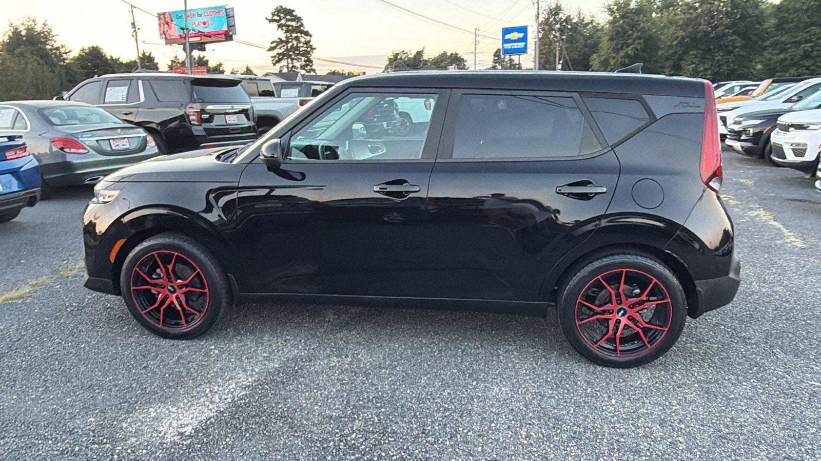 Used 2022 Kia Soul LX FWD image 11
