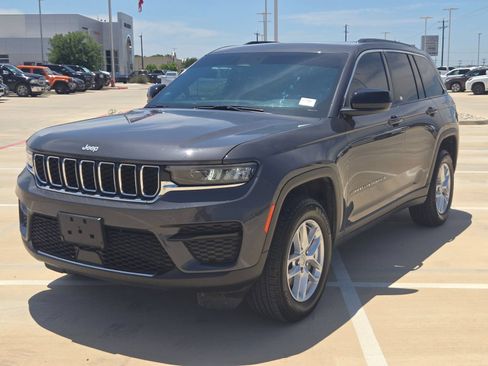 Used 2025 Jeep Grand Cherokee Laredo X RWD image 7