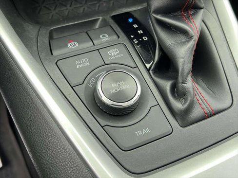 Used 2022 Toyota RAV4 SE image 33