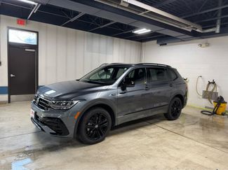 Used 2022 Volkswagen Tiguan SE R-Line image 1