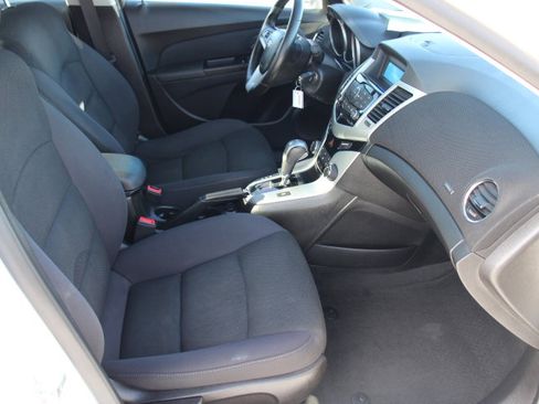 Used 2014 Chevrolet Cruze LT image 18