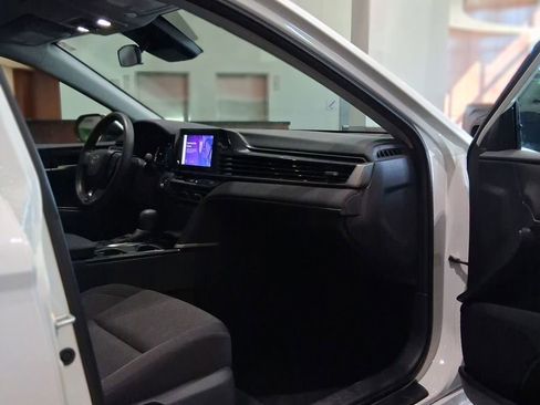 Used 2025 Toyota Camry LE image 7