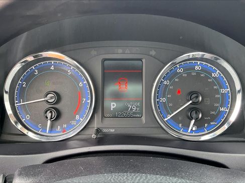Used 2018 Toyota Corolla LE FWD image 24