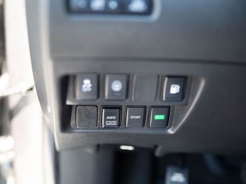 Used 2020 Nissan Rogue S AWD/4WD image 16