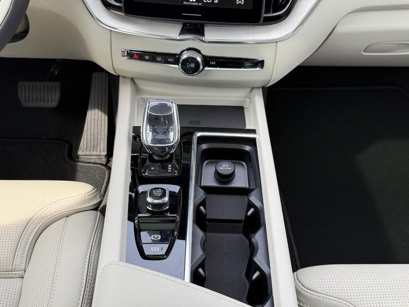 New 2026 Volvo XC60 T8 Ultra w/ Protection Package Premier AWD/4WD image 9