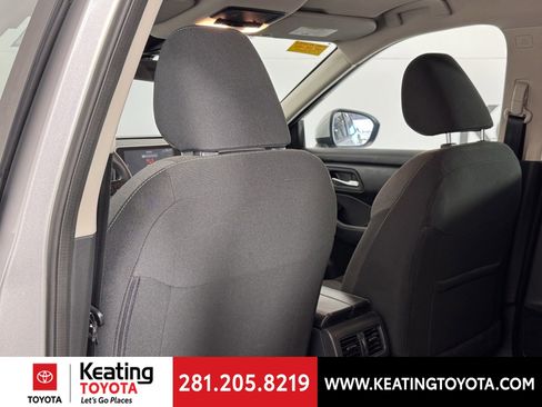 Used 2025 Nissan Rogue SV image 16