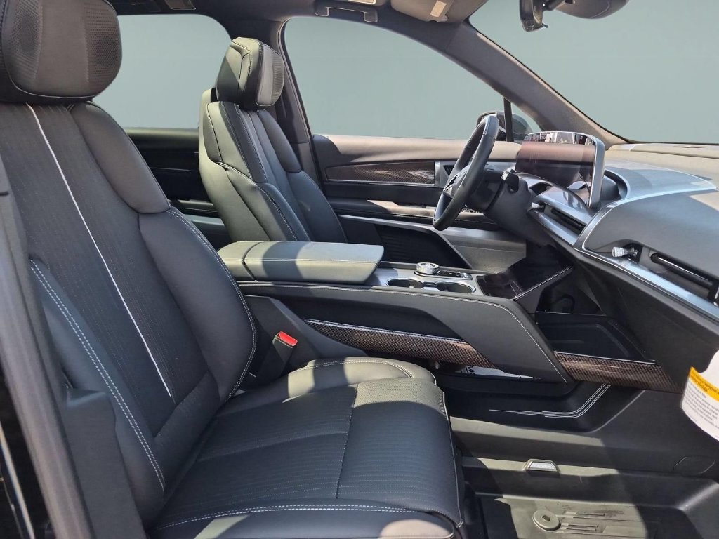 Certified 2026 Cadillac Vistiq Luxury w/ LPO, Floor Liner Package AWD/4WD image 28
