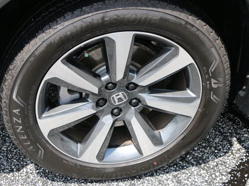 Used 2025 Honda Pilot Elite image 14