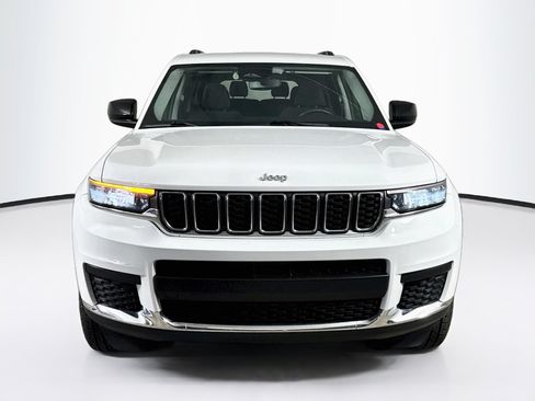 Used 2023 Jeep Grand Cherokee L Laredo AWD/4WD image 3