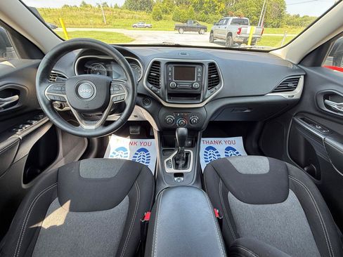Used 2014 Jeep Cherokee Sport FWD image 14