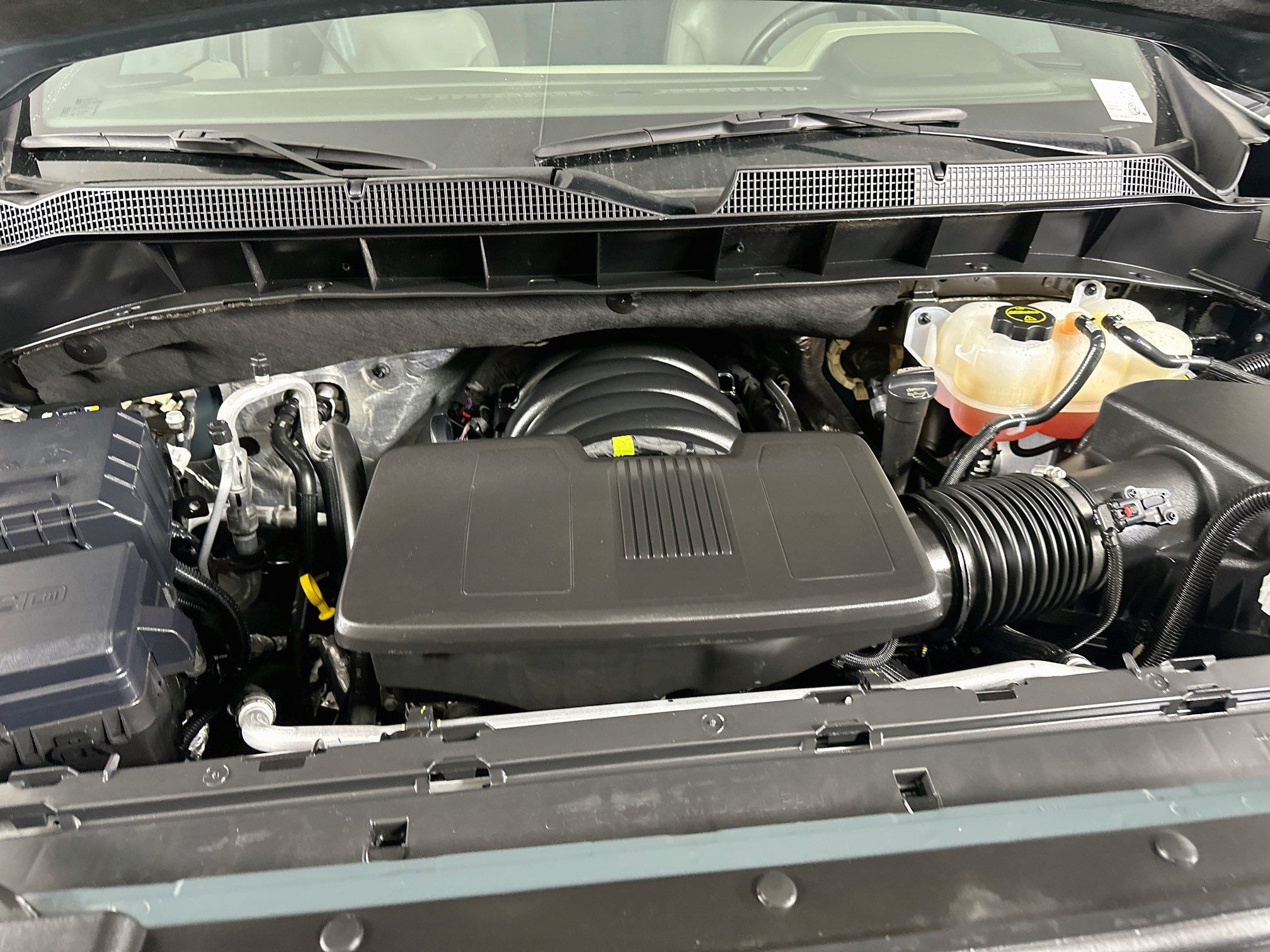 Used 2025 Chevrolet Silverado 1500 LTZ AWD/4WD image 32