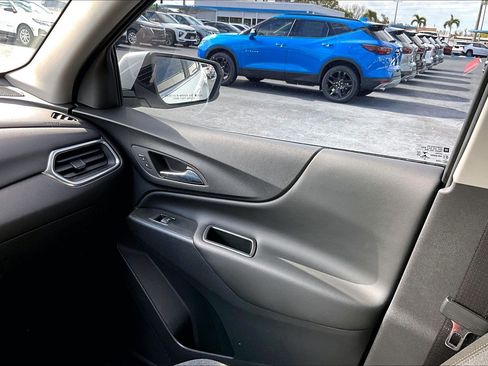 Used 2023 Chevrolet Equinox LT FWD image 16