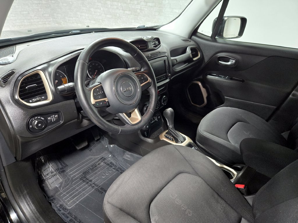 Used 2016 Jeep Renegade Latitude AWD/4WD image 13