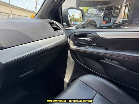 Used 2019 Dodge Grand Caravan GT FWD image 13
