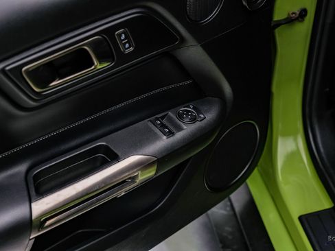 Used 2020 Ford Mustang Shelby GT500 w/ Technology Package image 92