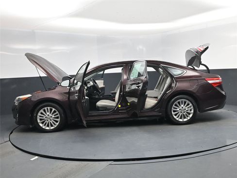 Used 2013 Toyota Avalon XLE Premium image 29