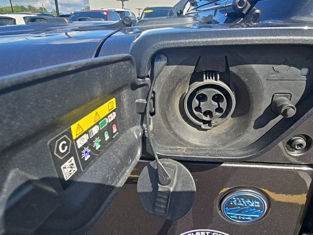 Used 2022 Jeep Wrangler Unlimited Rubicon 4xe AWD/4WD image 31