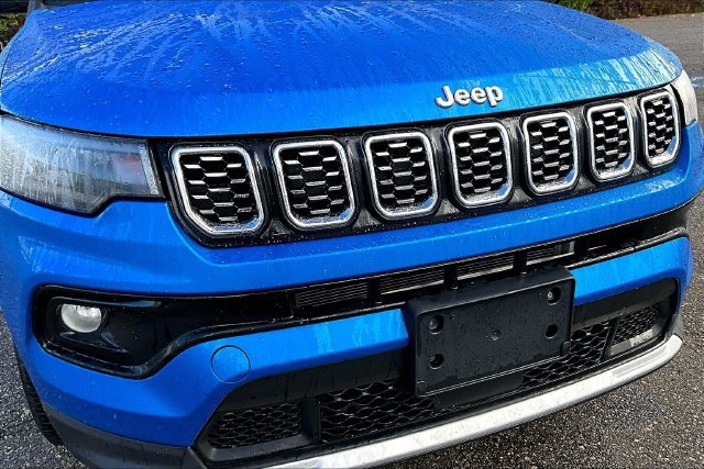Used 2025 Jeep Compass Limited AWD/4WD image 30