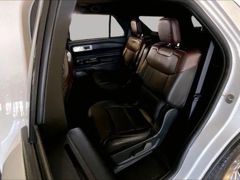 Used 2023 Ford Explorer Platinum w/ Technology Package AWD/4WD image 18
