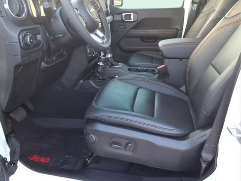 Used 2024 Jeep Wrangler Unlimited Sahara w/ Technology Group AWD/4WD image 20