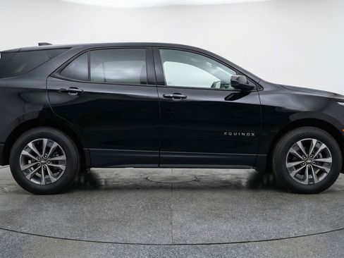 Used 2025 Chevrolet Equinox LT FWD image 11