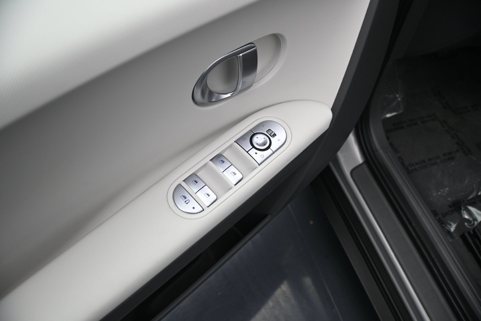 Certified 2024 Hyundai Ioniq 5 SEL AWD/4WD image 18