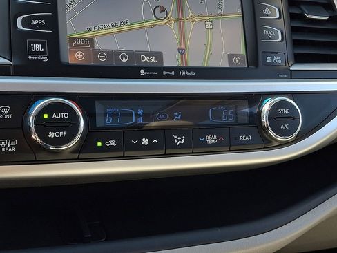 Used 2018 Toyota Highlander Limited Platinum image 13