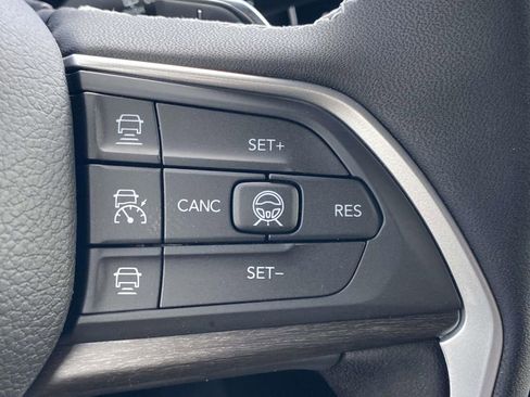 New 2026 Jeep Grand Cherokee Limited w/ Luxury Tech Group II RWD image 28