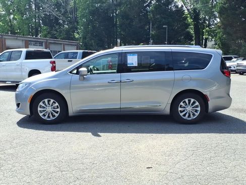 Used 2018 Chrysler Pacifica Touring-L FWD image 33