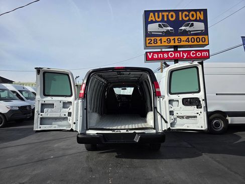 Used 2019 Chevrolet Express 2500 Extended image 12