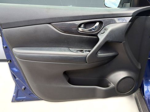 Used 2018 Nissan Rogue SV AWD/4WD image 19