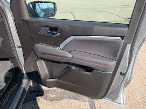 Used 2025 Chevrolet Colorado Z71 image 5