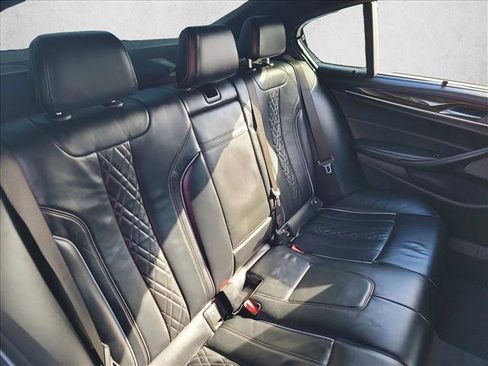 Used 2018 BMW M550i xDrive image 16