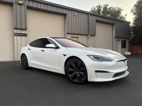 Used 2022 Tesla Model S Standard Range image 2