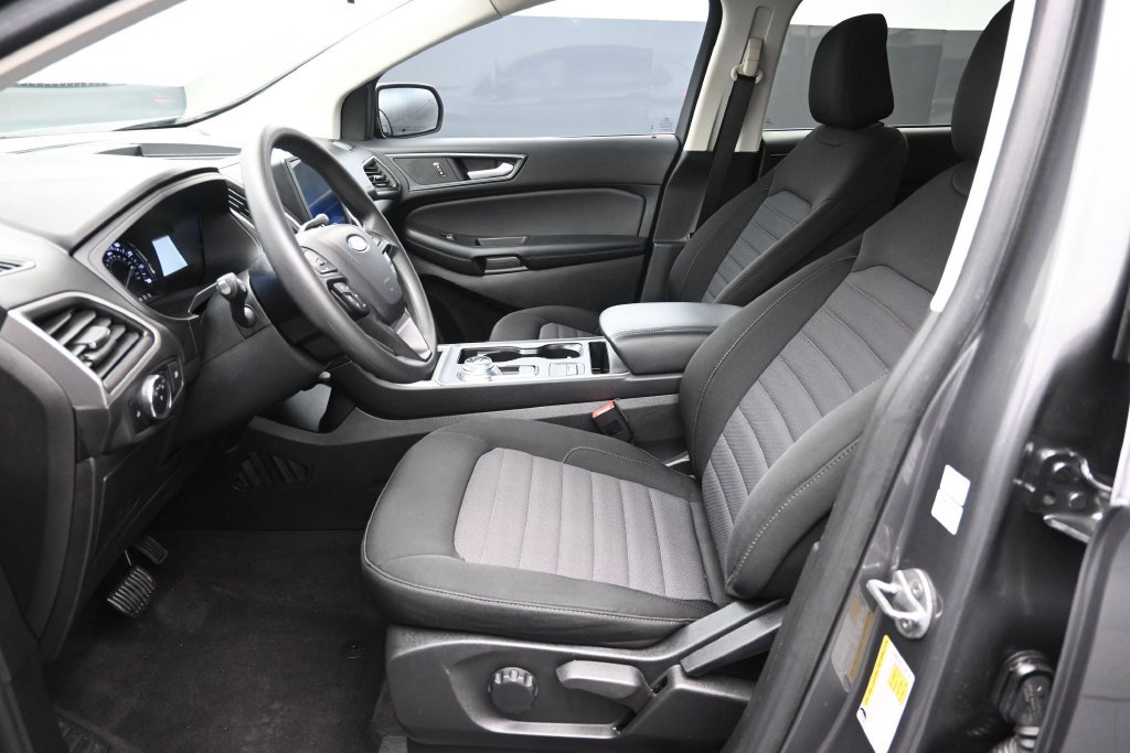 Used 2024 Ford Edge SE w/ Black Appearance Package AWD/4WD image 17