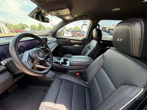 Used 2025 Buick Enclave Sport Touring AWD/4WD image 3