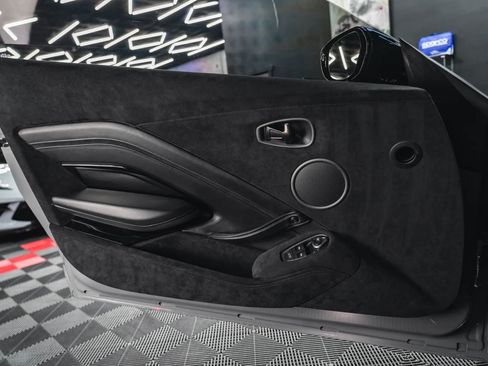 Used 2021 Aston Martin V8 Vantage Coupe image 33