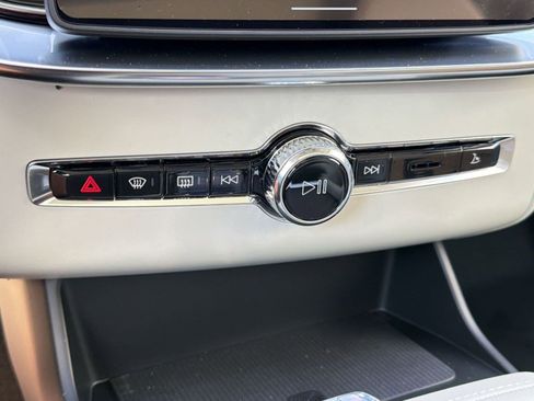 New 2026 Volvo XC90 T8 Ultra w/ Protection Package Premier AWD/4WD image 18