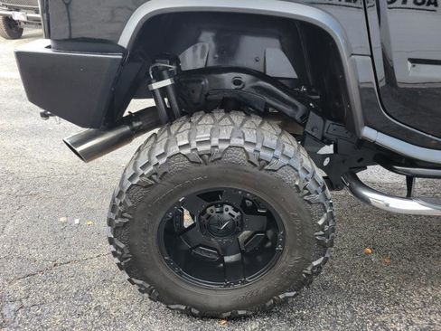 Used 2005 HUMMER H2 SUT w/ Preferred Equipment Group image 30