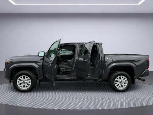Used 2024 Toyota Tacoma SR5 AWD/4WD image 11