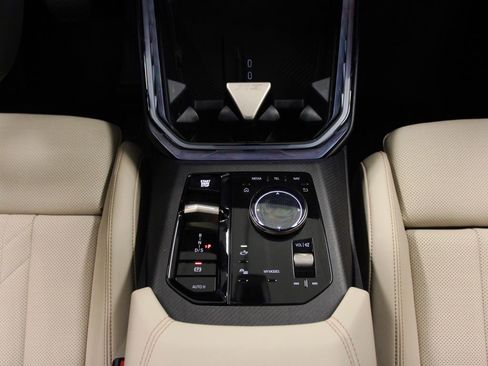 Used 2025 BMW X3 xDrive30i w/ Premium Package image 16