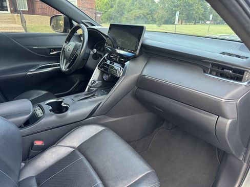 Used 2021 Toyota Venza Limited image 25