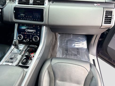 Used 2022 Land Rover Range Rover Sport SVR image 18
