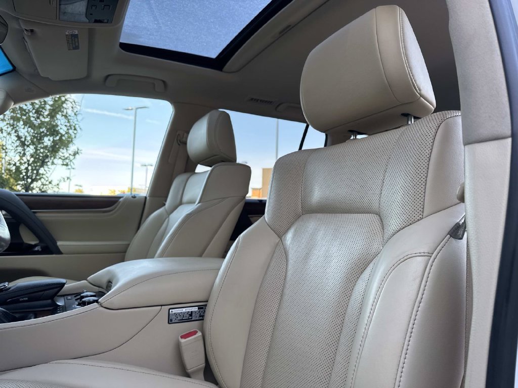 Used 2021 Lexus LX 570 4WD w/ Luxury Package image 20