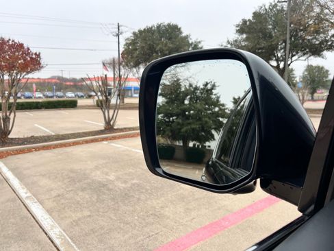 Used 2018 Nissan Armada Platinum w/ Interior Lighting Package image 38