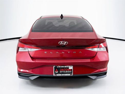 Used 2022 Hyundai Elantra SEL FWD image 4